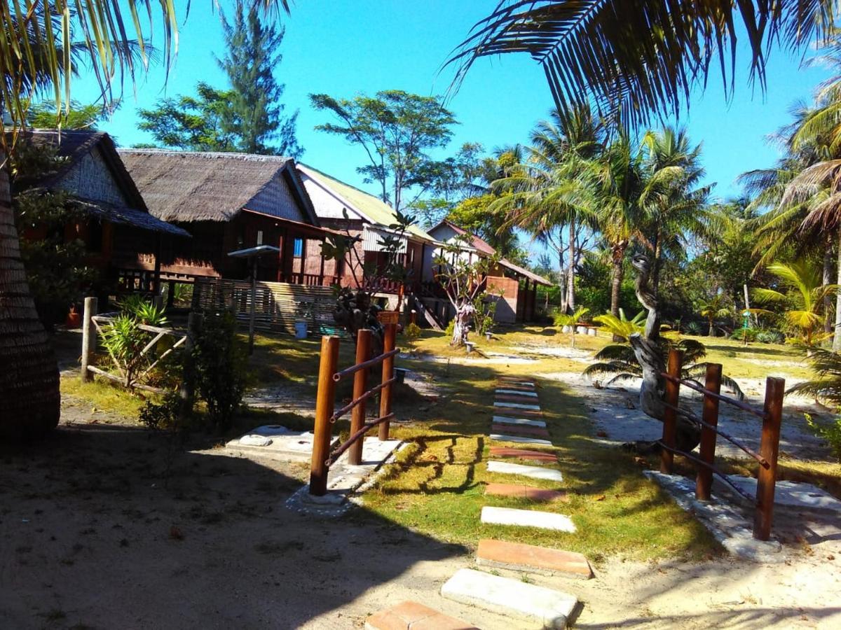 Asari Timo Cottage Karimunjawa Exteriör bild