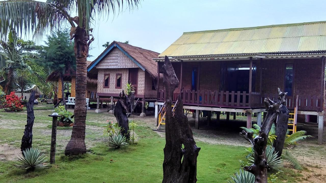 Asari Timo Cottage Karimunjawa Exteriör bild